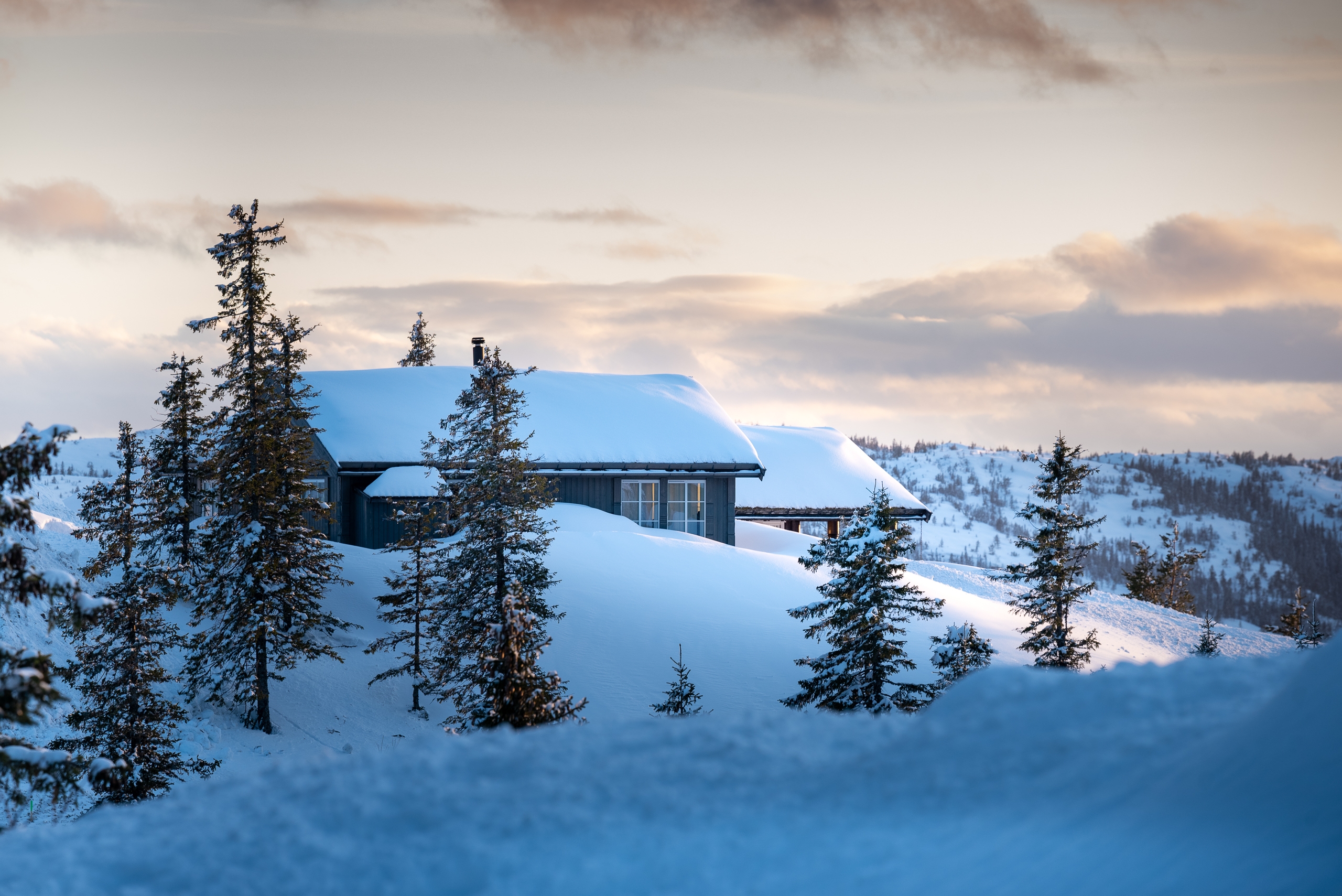 Hytte i vinterlandskap